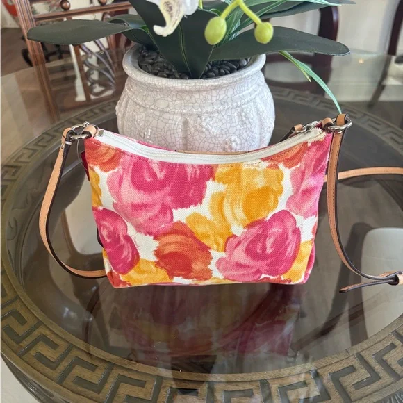 🩷💛COACH ASHLEY SMALL FLORAL CANVAS & LEATHER CROSSBODY/SHOULDER BAG!🩷💛 - Picture 2 of 8